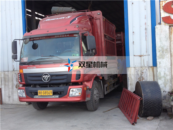 皓星<a href='http://bzhuatong.com/1/54.html' target='_blank'><span>廢鋁粉碎機(jī)</span></a>設(shè)備發(fā)貨現(xiàn)場