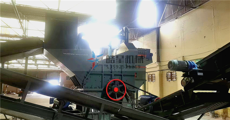 2000型<a href='http://bzhuatong.com/' target='_blank'><span>金屬粉碎機</span></a>生產(chǎn)線設(shè)備客戶現(xiàn)場運行照片