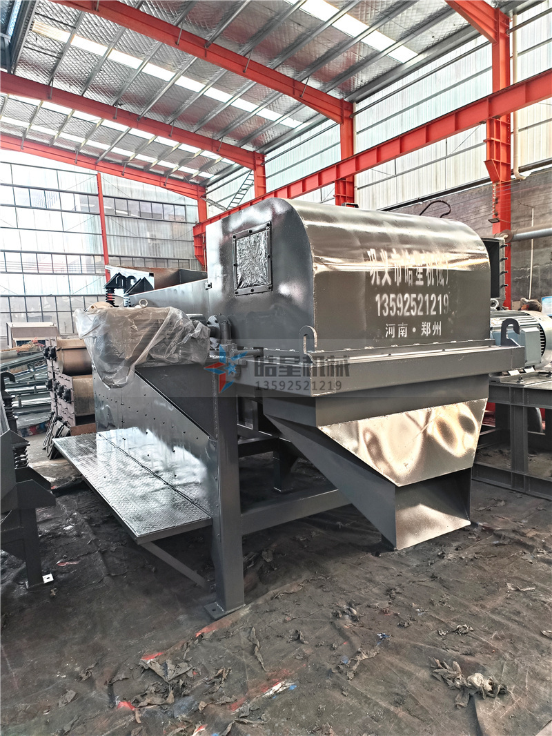 <a href='http://bzhuatong.com/line/591.html' target='_blank'><span>跳鋁機</span></a>渦電流分選機廢鋁粉碎分選設備生產(chǎn)現(xiàn)場